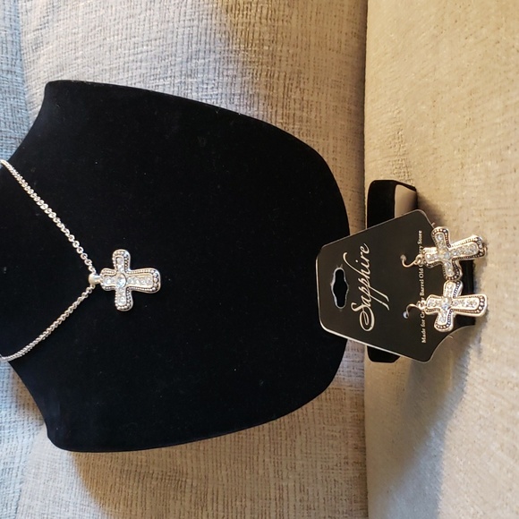 Costume Jewerly Necklace & Earrings - Picture 3 of 10